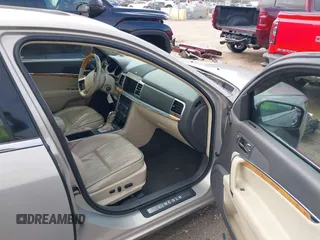 2010 Lincoln MKZ z VIN 3LNHL2GC5AR605750, wystawiony jako IAAI lot #41542836 z przebiegiem 146 347 mil mil oraz . Historia ofert i sprzedaży dostępna na DreamBid. Obrazek 5.