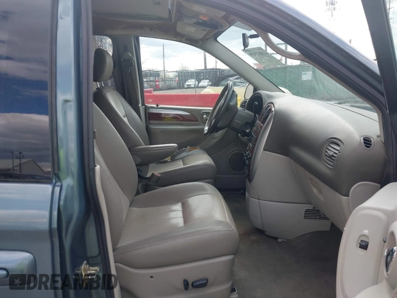 2006 Chrysler Town & Country LWB Touring with VIN 2A4GP54LX6R693048, listed as a IAAI auction lot 41887949 with 187,000 mi miles. Bid and sale history available at carsss.com. Image 5.