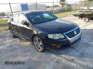 2010 Volkswagen Passat Komfort z VIN WVWJM7AN9AE083525, wystawiony jako IAAI lot #40787153 z przebiegiem 136 653 mil mil oraz . Historia ofert i sprzedaży dostępna na DreamBid. Obrazek 1.