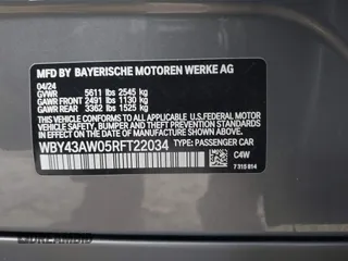 2024 BMW i4 eDrive35 z VIN WBY43AW05RFT22034, wystawiony jako IAAI lot #41545162 z przebiegiem 1499 mil mil oraz . Historia ofert i sprzedaży dostępna na DreamBid. Obrazek 9.