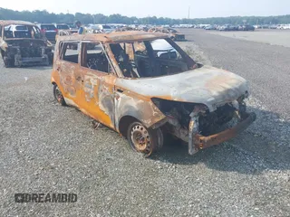 2015 Kia Soul z VIN KNDJN2A28F7223730, wystawiony jako IAAI lot #39721548 z przebiegiem 48 463 mil mil oraz . Historia ofert i sprzedaży dostępna na DreamBid. Obrazek 1.