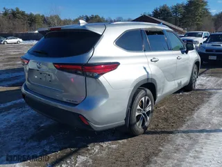 2021 Toyota Highlander XLE with VIN 5TDGZRBH9MS557777, listed as a IAAI auction lot 41304709 with 53,230 mi miles. Bid and sale history available at carsss.com. Image 4.