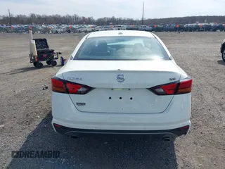 2020 Nissan Altima SR z VIN 1N4BL4CV5LC240488, wystawiony jako IAAI lot #41848936 z przebiegiem 79 044 mil mil oraz . Historia ofert i sprzedaży dostępna na DreamBid. Obrazek 17.