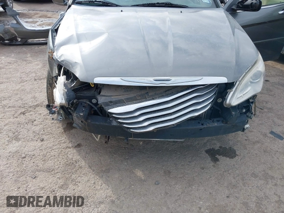 2012 Chrysler 200 Limited with VIN 1C3CCBCB4CN191088, listed as a IAAI auction lot 41629577 with 187,331 mi miles. Bid and sale history available at carsss.com. Image 6.