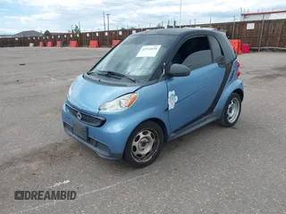 2013 Smart fortwo Pure z VIN WMEEJ3BA7DK622651, wystawiony jako IAAI lot #42314639 z przebiegiem 32 040 mil mil oraz . Historia ofert i sprzedaży dostępna na DreamBid. Obrazek 2.