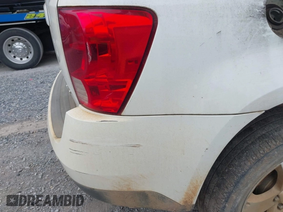 2007 Pontiac Torrent with VIN 2CKDL73F076068004, listed as a IAAI auction lot 42106475 with 226,091 mi miles. Bid and sale history available at carsss.com. Image 6.