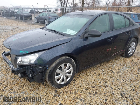 2015 Chevrolet Cruze LS z VIN 1G1PA5SH0F7274058, wystawiony jako IAAI lot #41735357 z przebiegiem 118 993 mil mil oraz . Historia ofert i sprzedaży dostępna na DreamBid. Obrazek 2.