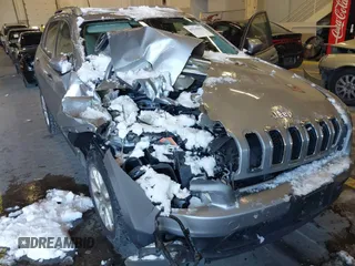 2015 Jeep Cherokee Latitude with VIN 1C4PJMCS5FW510298, listed as a IAAI auction lot 41518453 with 99,568 mi miles and . Bid and sale history available at DreamBid. Image 6.