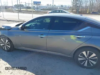 2019 Nissan Altima 2.5 SV with VIN 1N4BL4DV7KC121581, listed as a IAAI auction lot 41695568 with 109,447 mi miles. Bid and sale history available at carsss.com. Image 14.