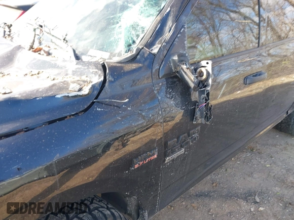 2019 Ram 1500 Tradesman z VIN 1C6RR7KT0KS508822, wystawiony jako IAAI lot #41014684 z przebiegiem 132 825 mil mil oraz . Historia ofert i sprzedaży dostępna na DreamBid. Obrazek 17.