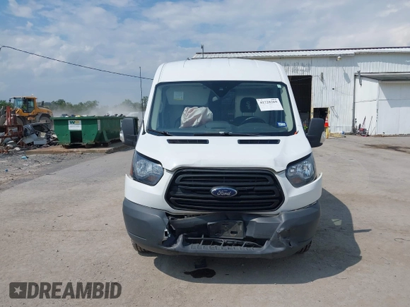 2018 Ford Transit z VIN 1FTYE1CM1JKA97062, wystawiony jako IAAI lot #42728269 z przebiegiem 103 586 mil mil oraz . Historia ofert i sprzedaży dostępna na DreamBid. Obrazek 12.