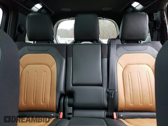 2023 Land Rover Defender X with VIN SALEXEEU8P2111784, listed as a Copart auction lot 49658795 with 25,844 mi miles and Salvage title. Bid and sale history available at DreamBid. Image 10.