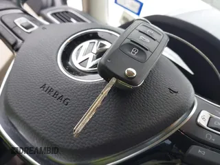 2019 Volkswagen Passat 2.0T Wolfsburg Edition with VIN 1VWLA7A36KC007173, listed as a IAAI auction lot 41357381 with 79,356 mi miles. Bid and sale history available at carsss.com. Image 11.