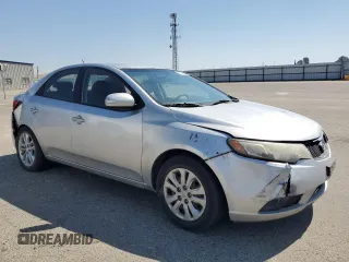 2010 Kia Forte EX z VIN KNAFU4A24A5054277, wystawiony jako Copart lot #56007995 z przebiegiem 218 782 mil mil oraz Szkody całkowita. Historia ofert i sprzedaży dostępna na DreamBid. Obrazek 4.