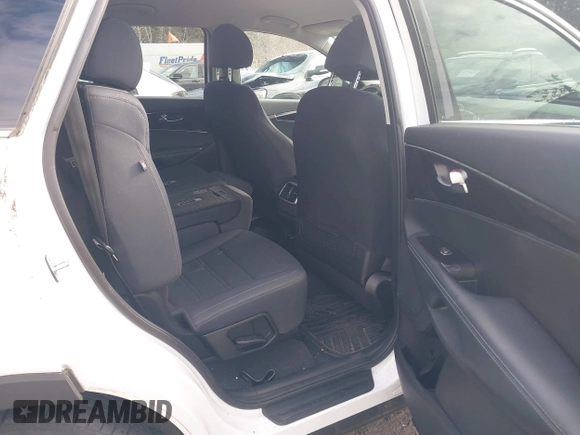 2018 Kia Sorento LX V6 with VIN 5XYPGDA52JG374276, listed as a IAAI auction lot 41825942 with 57,690 mi miles. Bid and sale history available at carsss.com. Image 8.