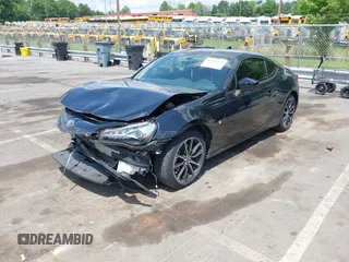 2017 Toyota 86 z VIN JF1ZNAA18H9701713, wystawiony jako IAAI lot #42285272 z przebiegiem 34 829 mil mil oraz . Historia ofert i sprzedaży dostępna na DreamBid. Obrazek 18.
