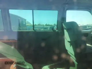 2002 Volkswagen EuroVan с VIN WV2KB47012H070127, выставлен на аукционе Copart как лот 72076154 с пробегом Не указан миль и Чистый • Clean title. История ставок и продаж доступна на DreamBid. Изображение 10.