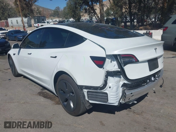 2022 Tesla Model 3 Long Range z VIN 5YJ3E1EB8NF212930, wystawiony jako IAAI lot #41658127 z przebiegiem 43 773 mil mil oraz . Historia ofert i sprzedaży dostępna na DreamBid. Obrazek 3.