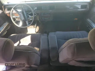 1987 Ford Crown Victoria z VIN 2FABP74F5HX169963, wystawiony jako Copart lot #75491944 z przebiegiem 89 729 mil mil oraz Szkody całkowita. Historia ofert i sprzedaży dostępna na DreamBid. Obrazek 8.