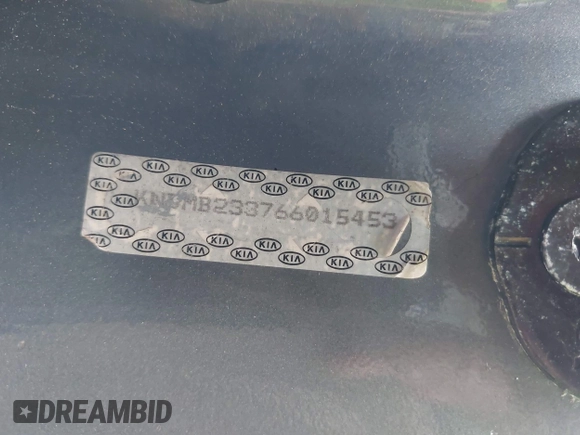 2006 Kia Sedona LX with VIN KNDMB233766015453, listed as a IAAI auction lot 41940305 with 189,319 mi miles. Bid and sale history available at carsss.com. Image 12.