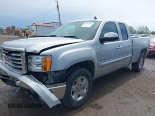 2010 GMC Sierra 1500 SLE z VIN 1GTSKVE30AZ167653, wystawiony jako IAAI lot #42085050 z przebiegiem 118 473 mil mil oraz . Historia ofert i sprzedaży dostępna na DreamBid. Obrazek 2.