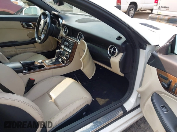 2015 Mercedes-Benz SLK 250 z VIN WDDPK4HA2FF100514, wystawiony jako IAAI lot #42414167 z przebiegiem 120 615 mil mil oraz . Historia ofert i sprzedaży dostępna na DreamBid. Obrazek 5.