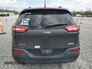 2016 Jeep Cherokee Latitude z VIN 1C4PJMCB0GW311046, wystawiony jako Copart lot #54308945 z przebiegiem 137 919 mil mil oraz Szkoda całkowita • Salvage title. Historia ofert i sprzedaży dostępna na DreamBid. Obrazek 6.