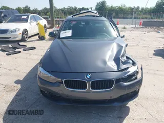 2016 BMW 3 Series 328i xDrive z VIN WBA8E3C58GK503641, wystawiony jako IAAI lot #42282926 z przebiegiem 130 039 mil mil oraz . Historia ofert i sprzedaży dostępna na DreamBid. Obrazek 12.