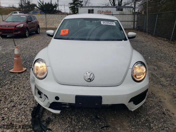 2019 Volkswagen Beetle S with VIN 3VWFD7AT7KM705617, listed as a Copart auction lot 84295424 with 121,200 mi miles and Clean Title. Bid and sale history available at carsss.com. Image 5.