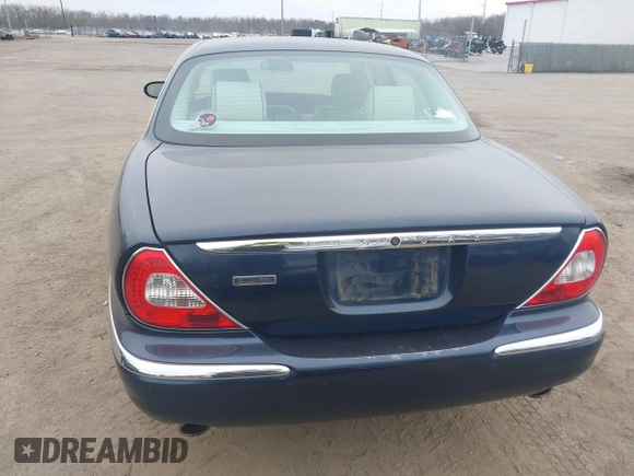 2007 Jaguar XJ Vanden Plas z VIN SAJWA82BX7SH11650, wystawiony jako IAAI lot #41243103 z przebiegiem Nie podano mil oraz . Historia ofert i sprzedaży dostępna na DreamBid. Obrazek 6.
