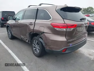 2018 Toyota Highlander SE z VIN 5TDKZRFH6JS248476, wystawiony jako IAAI lot #42644155 z przebiegiem 37 054 mil mil oraz . Historia ofert i sprzedaży dostępna na DreamBid. Obrazek 3.