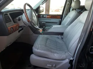 2004 Lincoln Navigator Luxury with VIN 5LMFU28R74LJ04107, listed as a Copart auction lot 83706744 with 116,878 mi miles and Salvage Title. Bid and sale history available at carsss.com. Image 7.
