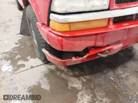 2004 Chevrolet Blazer LS z VIN 1GNDT13X34K157353, wystawiony jako IAAI lot #41089017 z przebiegiem 104 539 mil mil oraz . Historia ofert i sprzedaży dostępna na DreamBid. Obrazek 6.