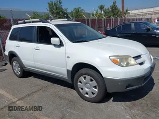 2005 Mitsubishi Outlander XLS with VIN JA4LX41F55U045917, listed as a IAAI auction lot 40450668 with 115,583 mi miles. Bid and sale history available at carsss.com. Image 1.