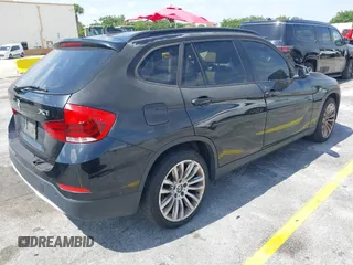 2013 BMW X1 28i z VIN WBAVM1C55DVW43523, wystawiony jako IAAI lot #42099204 z przebiegiem 108 566 mil mil oraz . Historia ofert i sprzedaży dostępna na DreamBid. Obrazek 4.