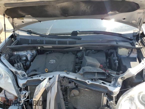 2017 Toyota Sienna XLE with VIN 5TDDZ3DC3HS177700, listed as a Copart auction lot 59720215 with 124,180 mi miles and Salvage title. Bid and sale history available at DreamBid. Image 12.