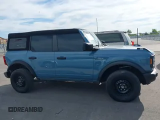 2023 Ford Bronco z VIN 1FMDE5BH2PLA98570, wystawiony jako IAAI lot #42322165 z przebiegiem 10 266 mil mil oraz . Historia ofert i sprzedaży dostępna na DreamBid. Obrazek 13.