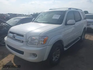 2006 Toyota Sequoia SR5 with VIN 5TDZT34A26S284157, listed as a IAAI auction lot 41687011 with 226,663 mi miles. Bid and sale history available at carsss.com. Image 2.