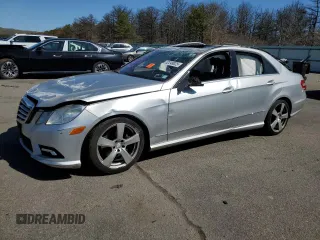 2011 Mercedes-Benz E 350 Luxury z VIN WDDHF8HB5BA458139, wystawiony jako Copart lot #52248025 z przebiegiem 69 476 mil mil oraz Tytuł czysty. Historia ofert i sprzedaży dostępna na DreamBid. Obrazek 1.