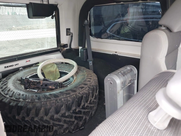 2008 Jeep Wrangler X z VIN 1J4FZ24108L653849, wystawiony jako IAAI lot #42305913 z przebiegiem 220 937 mil mil oraz . Historia ofert i sprzedaży dostępna na DreamBid. Obrazek 8.