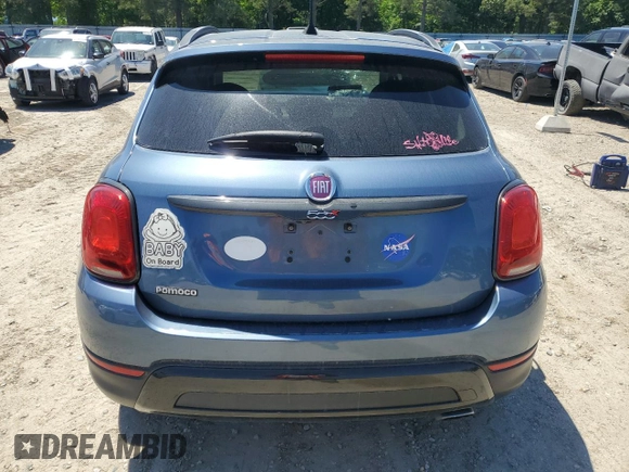 2018 FIAT 500X Urbana Edition z VIN ZFBCFXCB6JP642249, wystawiony jako Copart lot #55864355 z przebiegiem 60 798 mil mil oraz Szkoda całkowita • Salvage title. Historia ofert i sprzedaży dostępna na DreamBid. Obrazek 6.