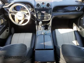 2018 Bentley Bentayga Signature z VIN SJAAC4ZV8JC019477, wystawiony jako Copart lot #80308144 z przebiegiem 59 575 mil mil oraz Szkody całkowita. Historia ofert i sprzedaży dostępna na DreamBid. Obrazek 8.