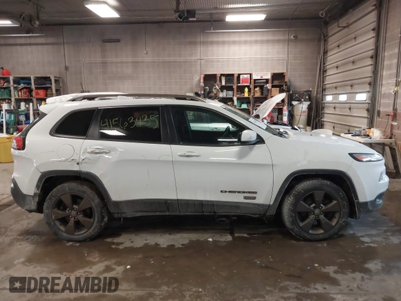 2017 Jeep Cherokee Latitude z VIN 1C4PJMCB5HW509073, wystawiony jako IAAI lot #41563435 z przebiegiem 108 737 mil mil oraz . Historia ofert i sprzedaży dostępna na DreamBid. Obrazek 13.