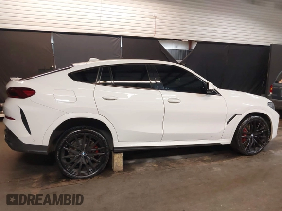 2022 BMW X6 M50i z VIN 5UXCY8C05N9J18577, wystawiony jako IAAI lot #41982042 z przebiegiem 64 155 mil mil oraz . Historia ofert i sprzedaży dostępna na DreamBid. Obrazek 13.