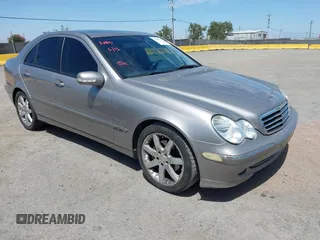 2004 Mercedes-Benz C 230 Kompressor z VIN WDBRF40J64F459900, wystawiony jako IAAI lot #42500575 z przebiegiem 231 657 mil mil oraz . Historia ofert i sprzedaży dostępna na DreamBid. Obrazek 1.