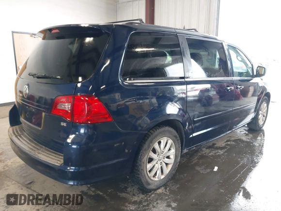 2014 Volkswagen Routan SE with VIN 2C4RVABG2ER134482, listed as a IAAI auction lot 41533277 with 118,193 mi miles and . Bid and sale history available at DreamBid. Image 4.