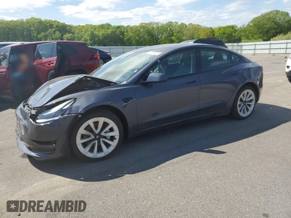 2022 Tesla Model 3 z VIN 5YJ3E1EA9NF371236, wystawiony jako Copart lot #56583855 z przebiegiem 58 162 mil mil oraz Szkoda całkowita • Salvage title. Historia ofert i sprzedaży dostępna na DreamBid. Obrazek 1.