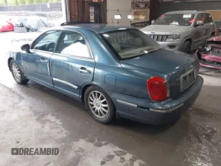 2005 Hyundai XG with VIN KMHFU45E35A414283, listed as a IAAI auction lot 42211359 with 101,869 mi miles. Bid and sale history available at carsss.com. Image 3.