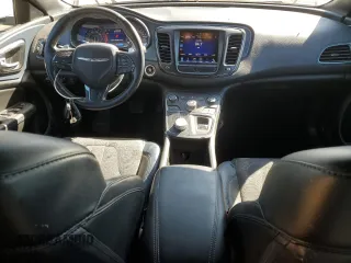 2015 Chrysler 200 S z VIN 1C3CCCBB9FN740070, wystawiony jako Copart lot #52741725 z przebiegiem 250 506 mil mil oraz Nie do naprawy • Non repairable. Historia ofert i sprzedaży dostępna na DreamBid. Obrazek 8.