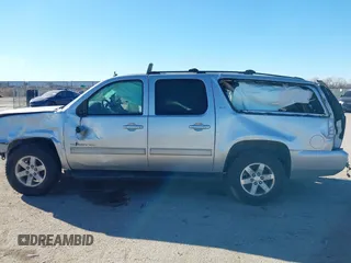 2011 GMC Yukon XL SLT with VIN 1GKS2KE30BR385063, listed as a IAAI auction lot 41224922 with Not Provided miles. Bid and sale history available at carsss.com. Image 13.